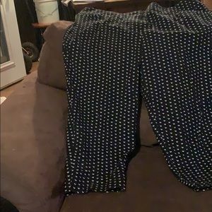 Capris black with white designs